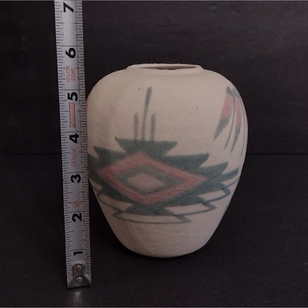 Vintage 1980s Navajo Native American Sand Art Vase Signed Aztec Design 5.5" - Picture 7 of 7